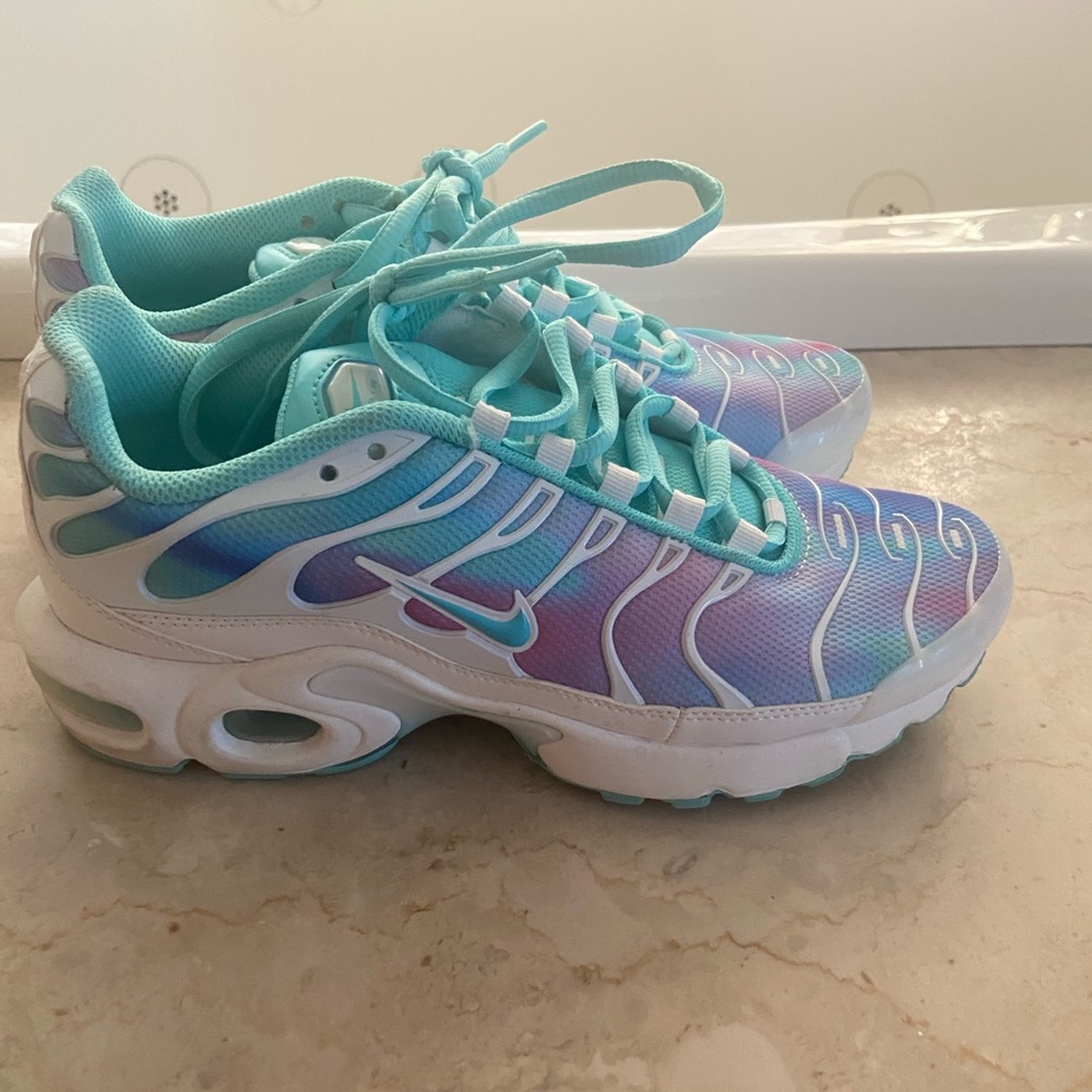 Women’s sneakers